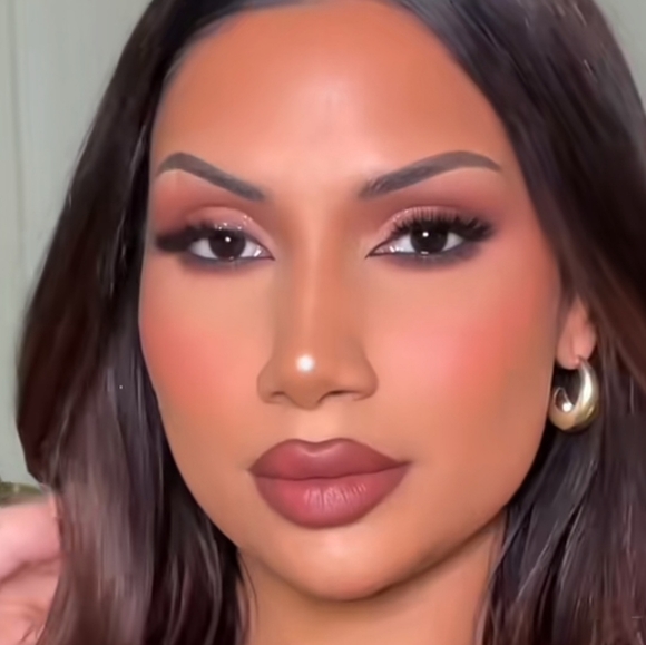 Too Faced Amaretto Whipped Chocolate Liquid Eyeshadow (Matte Mauve Brown) - Picture 5 of 12